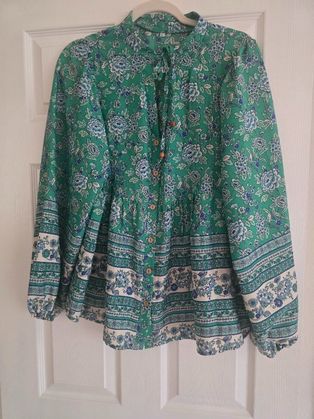 Green/Blue/White Floral Blouse BEAUTIFUL L
